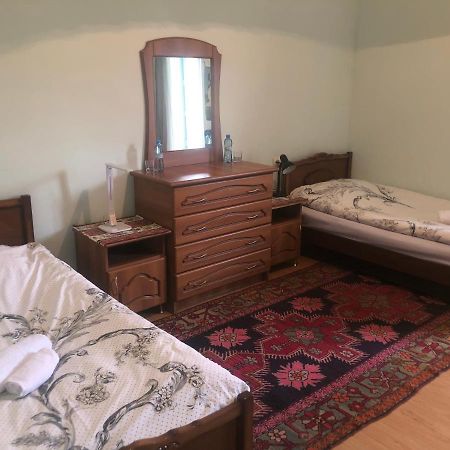 Bed and Breakfast Chez Yvette Garni Exterior foto