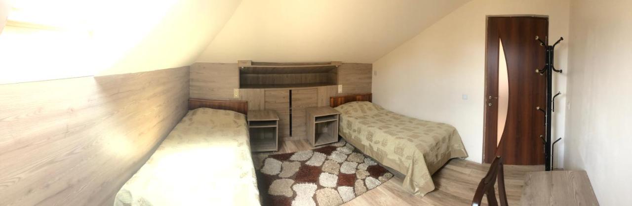 Bed and Breakfast Chez Yvette Garni Exterior foto