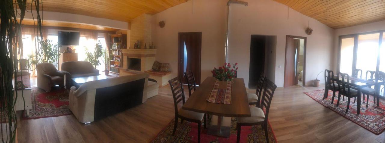 Bed and Breakfast Chez Yvette Garni Exterior foto