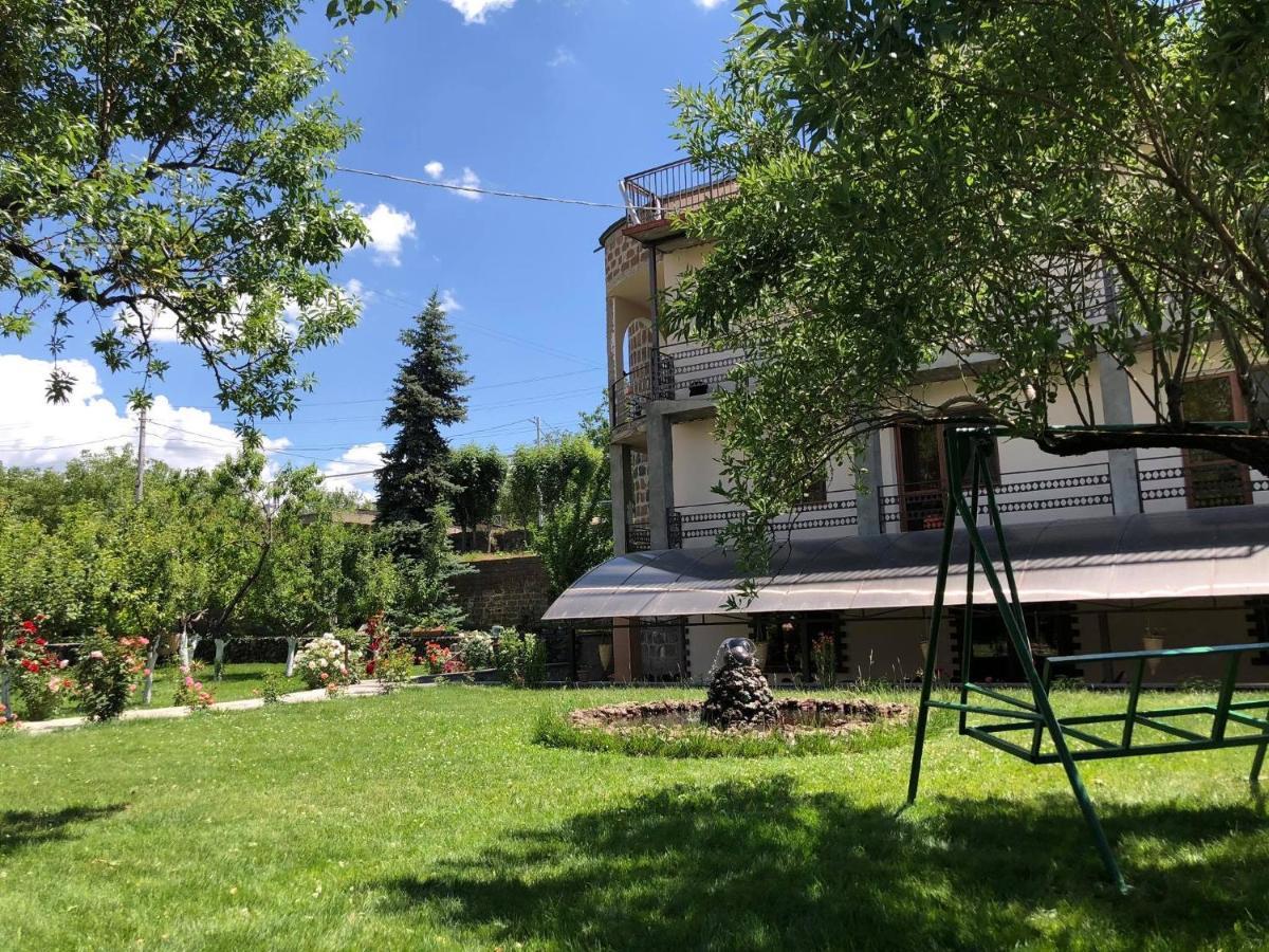 Bed and Breakfast Chez Yvette Garni Exterior foto