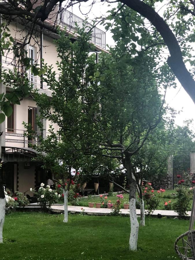 Bed and Breakfast Chez Yvette Garni Exterior foto