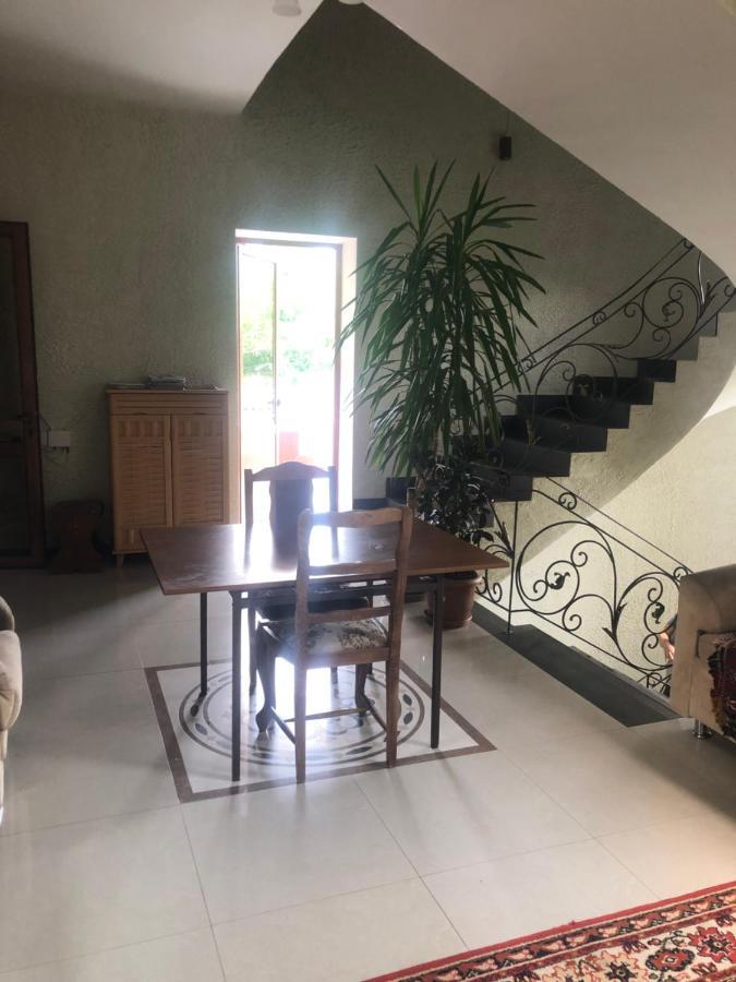 Bed and Breakfast Chez Yvette Garni Exterior foto