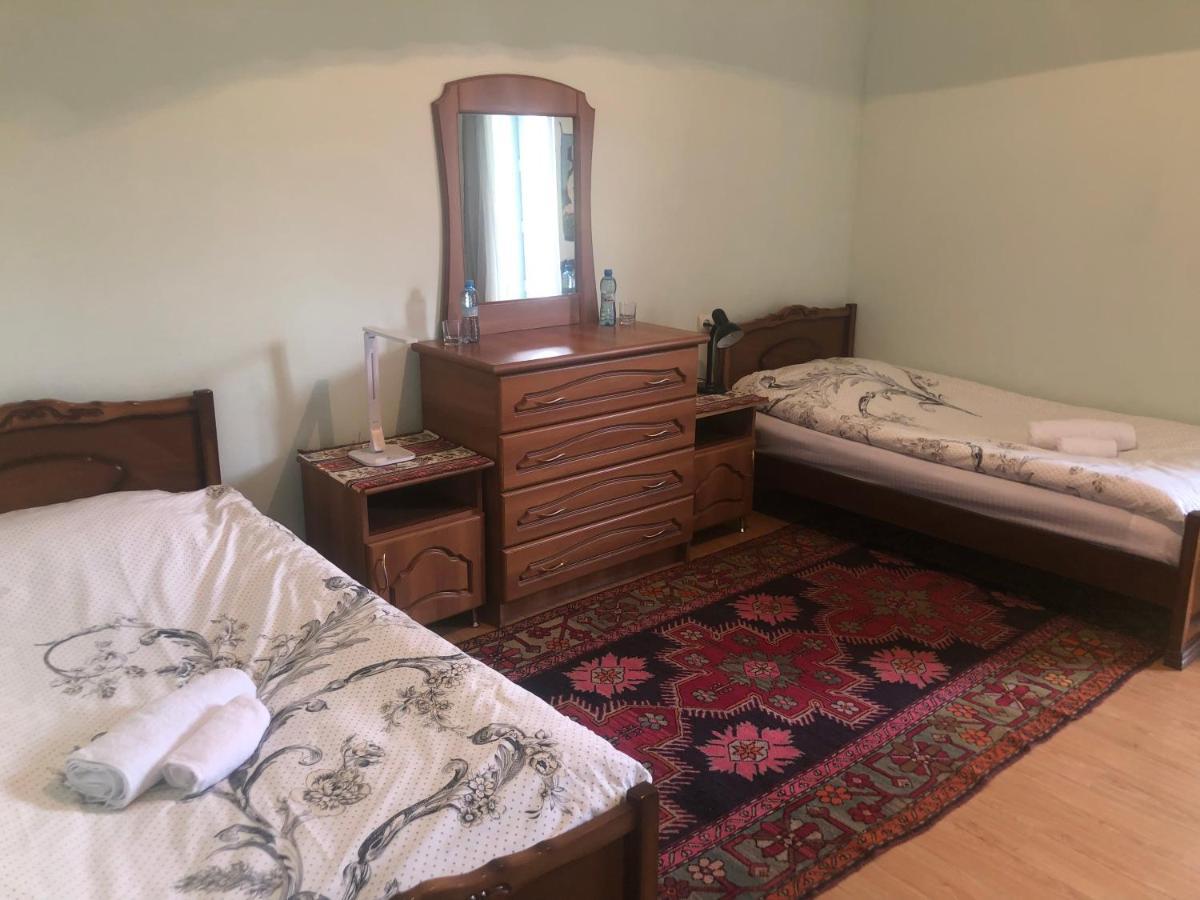 Bed and Breakfast Chez Yvette Garni Exterior foto