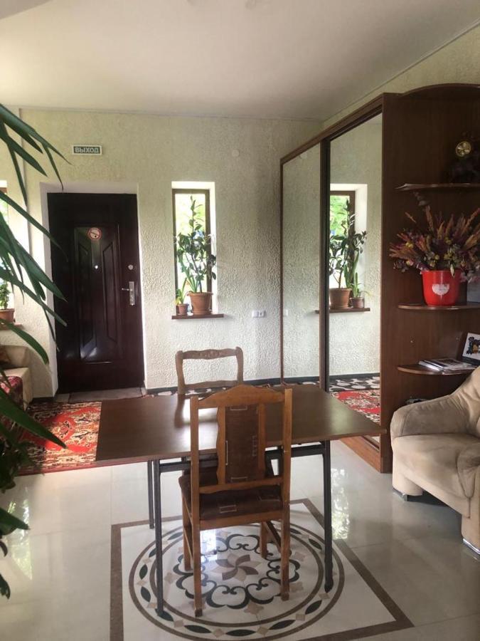 Bed and Breakfast Chez Yvette Garni Exterior foto