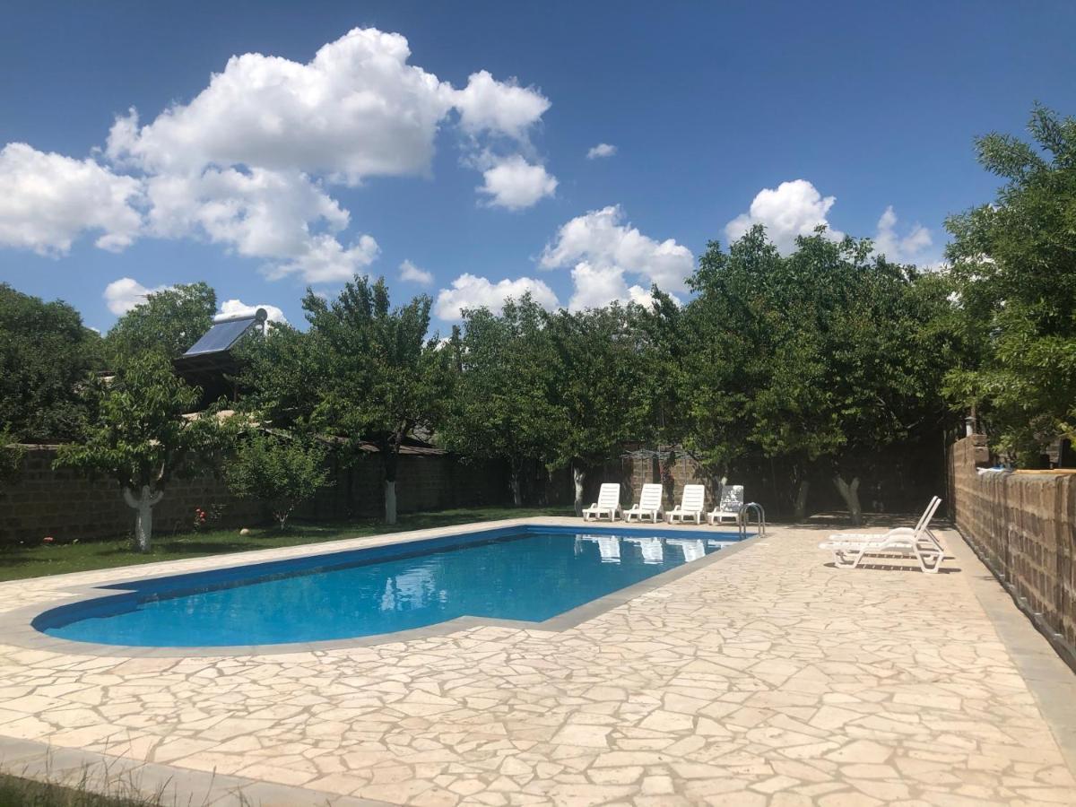 Bed and Breakfast Chez Yvette Garni Exterior foto