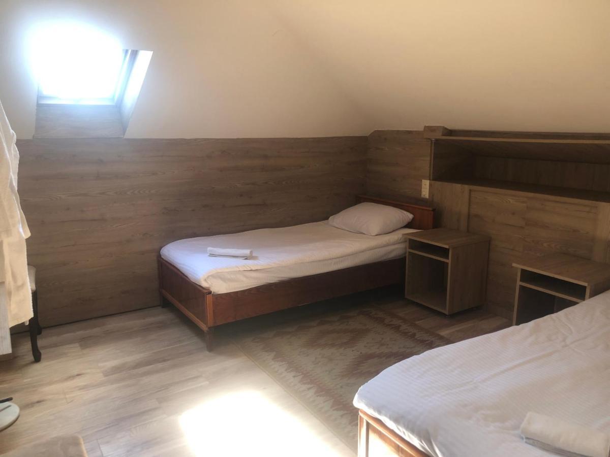 Bed and Breakfast Chez Yvette Garni Exterior foto