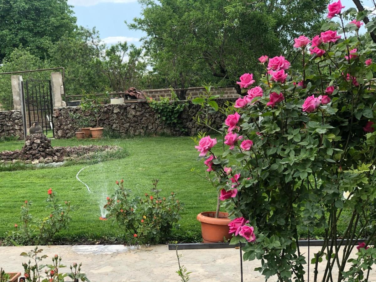 Bed and Breakfast Chez Yvette Garni Exterior foto