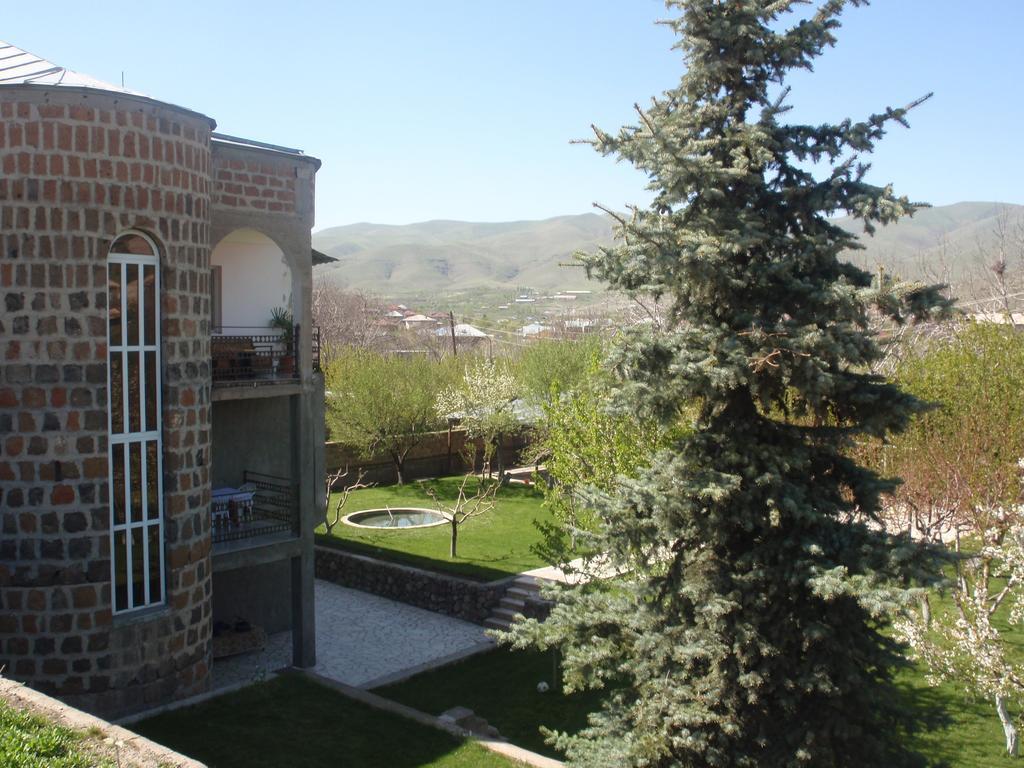 Bed and Breakfast Chez Yvette Garni Exterior foto