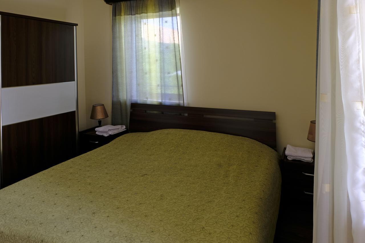 Bed and Breakfast Chez Yvette Garni Exterior foto