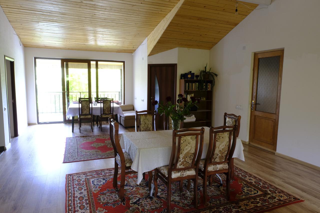 Bed and Breakfast Chez Yvette Garni Exterior foto