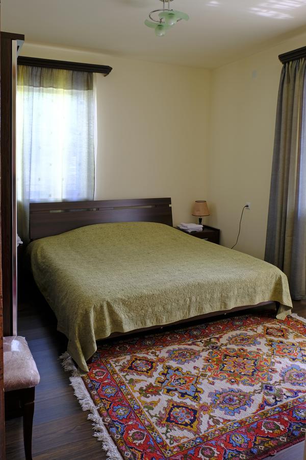 Bed and Breakfast Chez Yvette Garni Exterior foto
