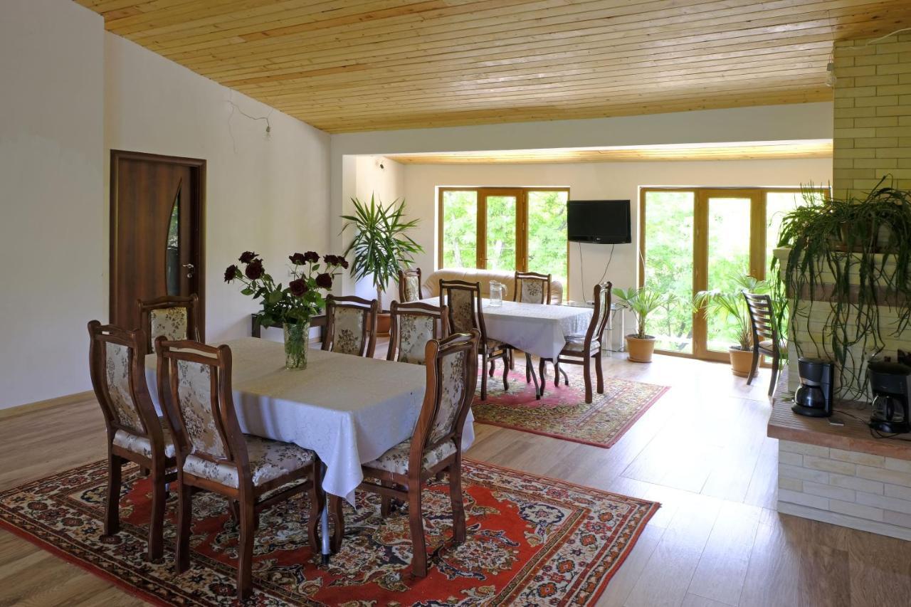 Bed and Breakfast Chez Yvette Garni Exterior foto