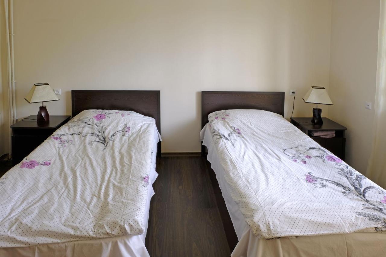Bed and Breakfast Chez Yvette Garni Exterior foto